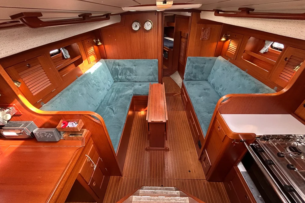 1988 Hallberg-Rassy 352 for sale, photo 2 of 5
