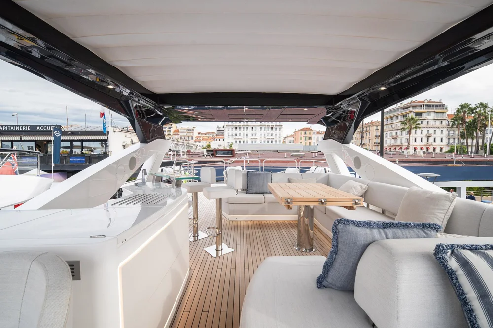 2025 SUNSEEKER 76 Yacht for sale in Cannes, France, photo 4 of 5