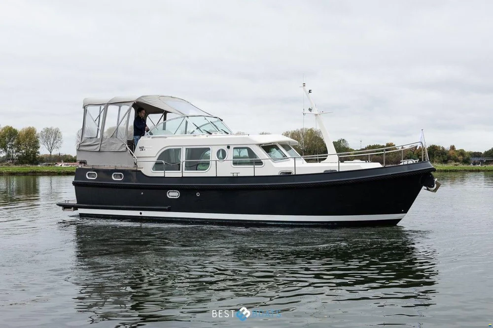 BoatPhoto.coverAlt