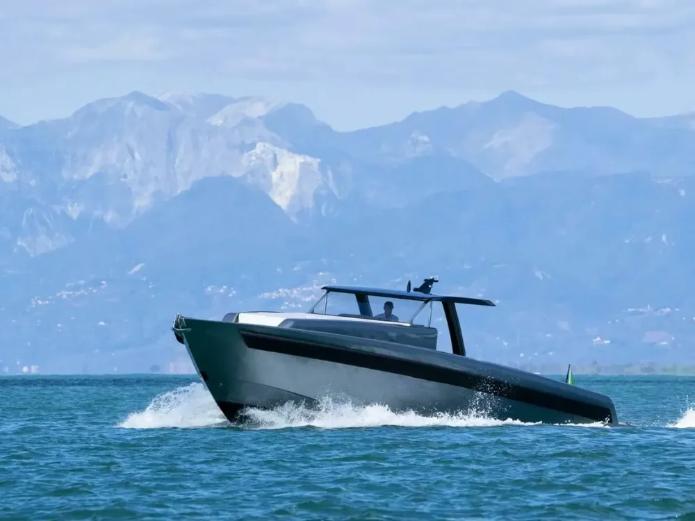BoatPhoto.coverAlt