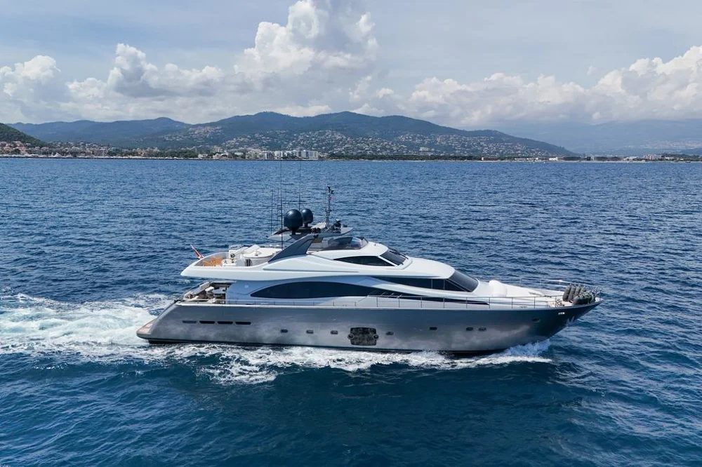 BoatPhoto.coverAlt