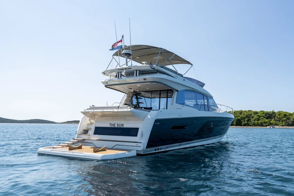 BoatPhoto.coverAlt
