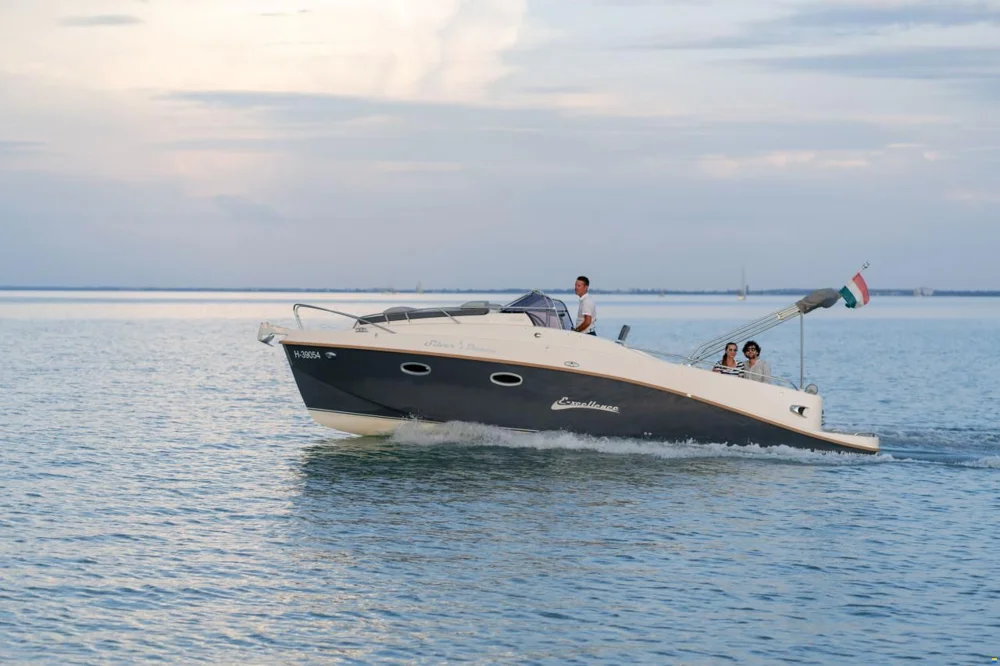 BoatPhoto.coverAlt