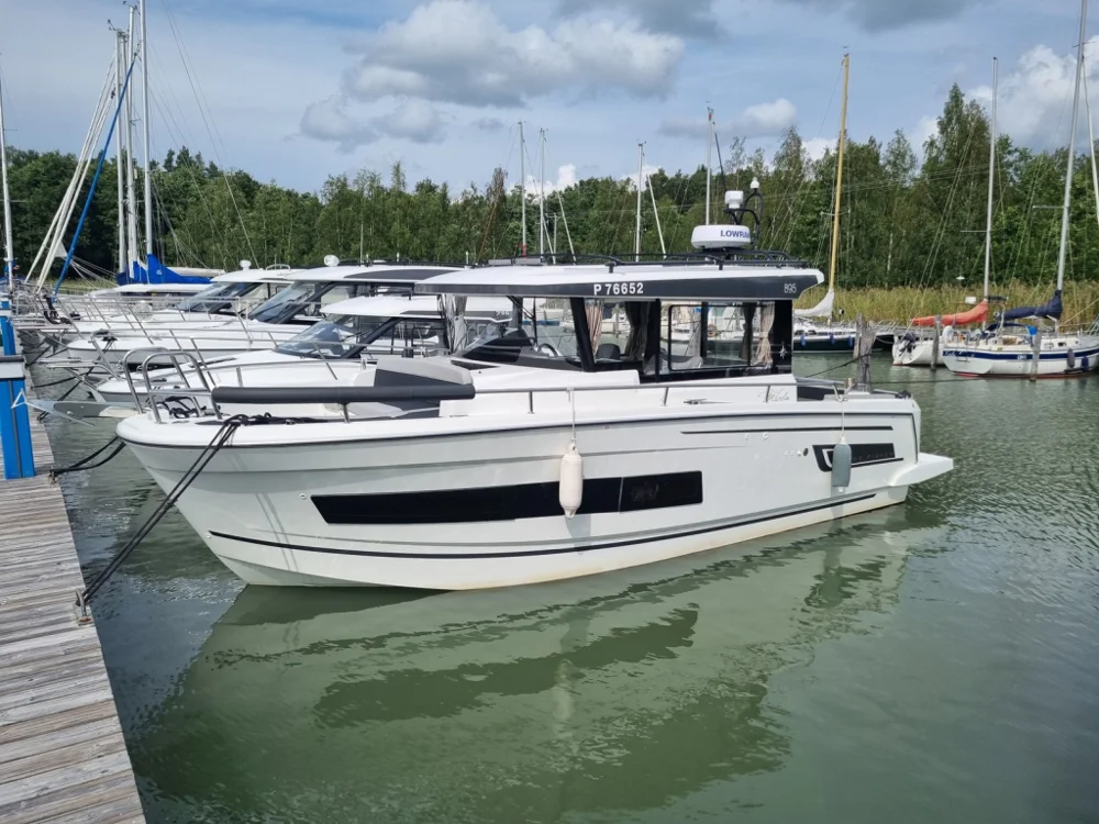 BoatPhoto.coverAlt