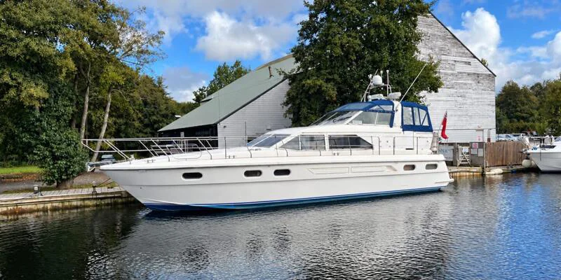 BoatPhoto.coverAlt