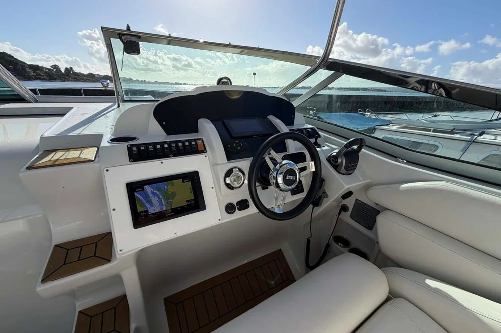 2008 Crownline Boats 340 CR for sale in Poole, United Kingdom, photo 2 of 5