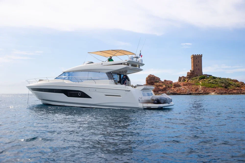 BoatPhoto.coverAlt