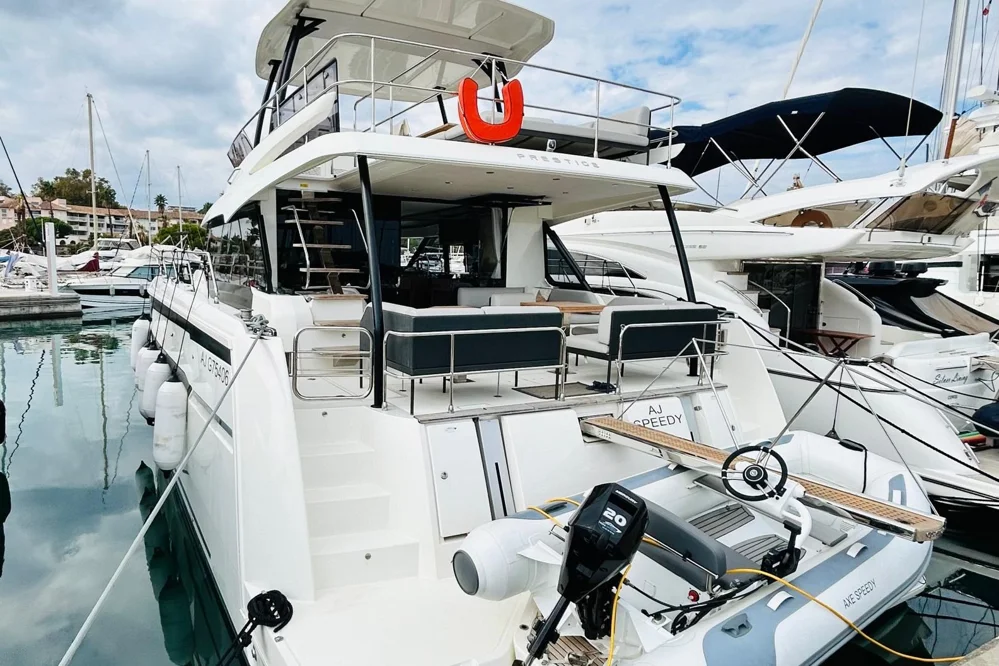 BoatPhoto.coverAlt
