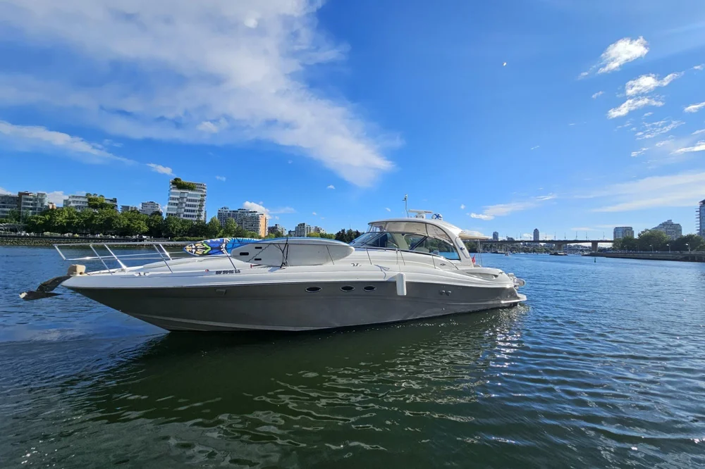 2005 Sea Ray 500 Sundancer for sale in Vancouver, Canada, photo 4 of 5