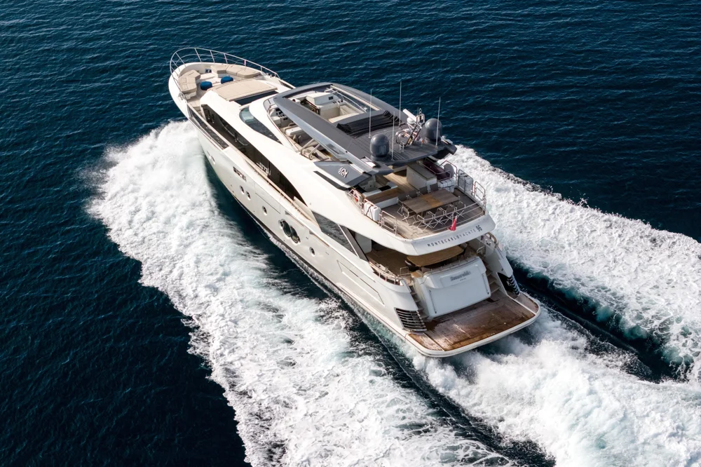 2018 Monte Carlo Yachts MCY 96 for sale in Saint-Raphaël, France, photo 4 of 5