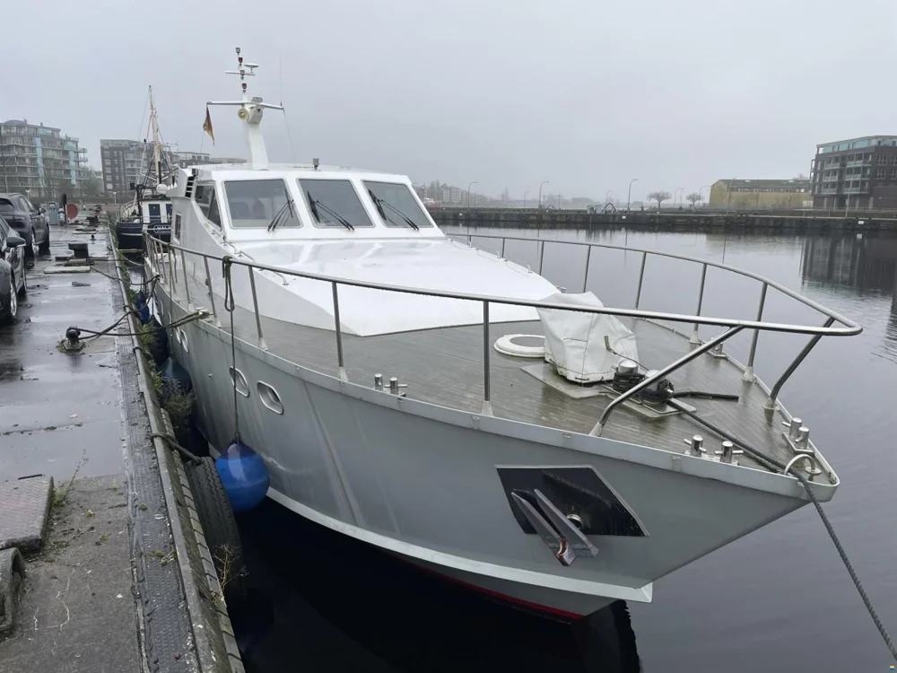 BoatPhoto.coverAlt