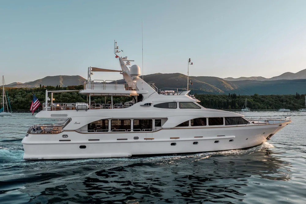BoatPhoto.coverAlt