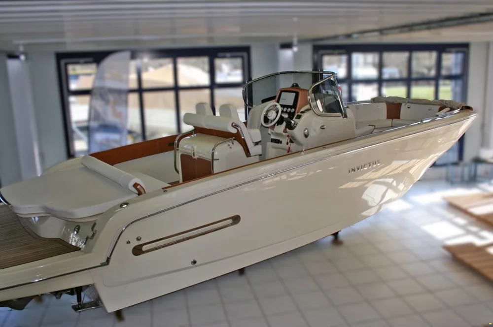 BoatPhoto.coverAlt