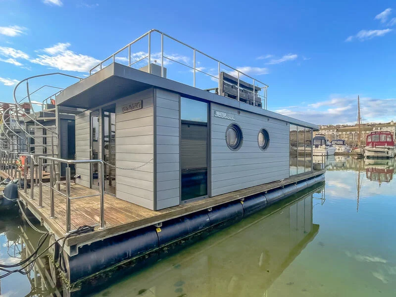BoatPhoto.coverAlt