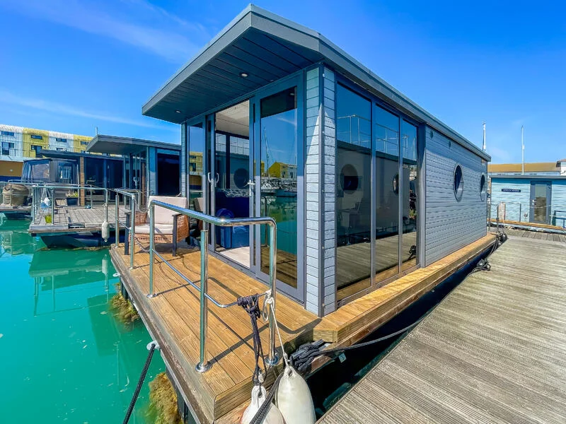 BoatPhoto.coverAlt