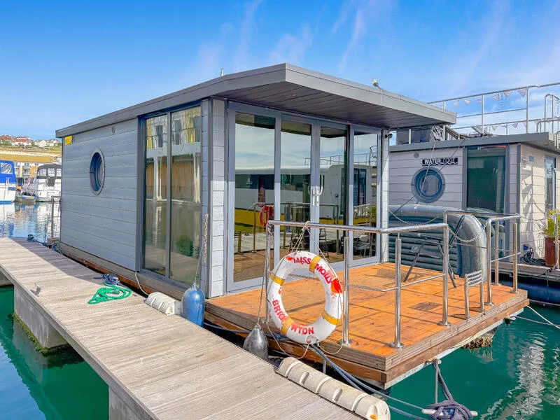 BoatPhoto.coverAlt