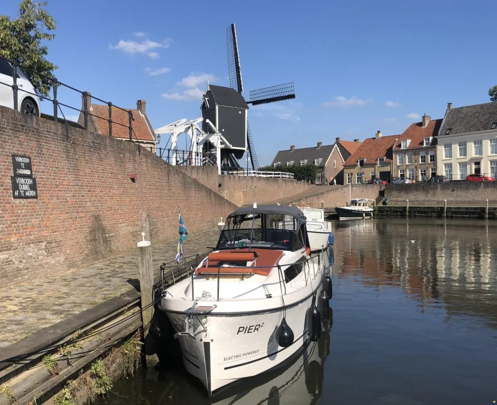 BoatPhoto.coverAlt