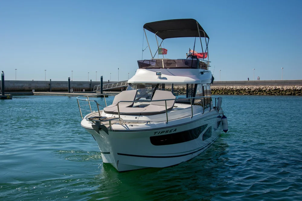 2022 Jeanneau Merry Fisher 1095 Fly for sale in Vilamoura, Portugal, photo 2 of 5