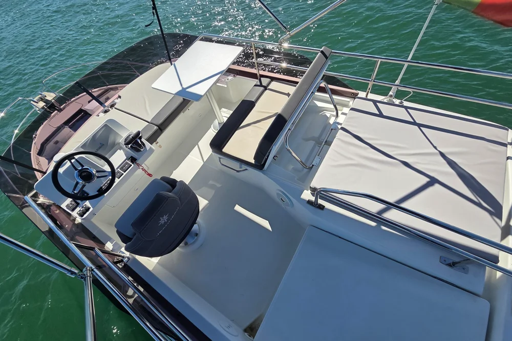 2022 Jeanneau Merry Fisher 1095 Fly for sale in Vilamoura, Portugal, photo 3 of 5