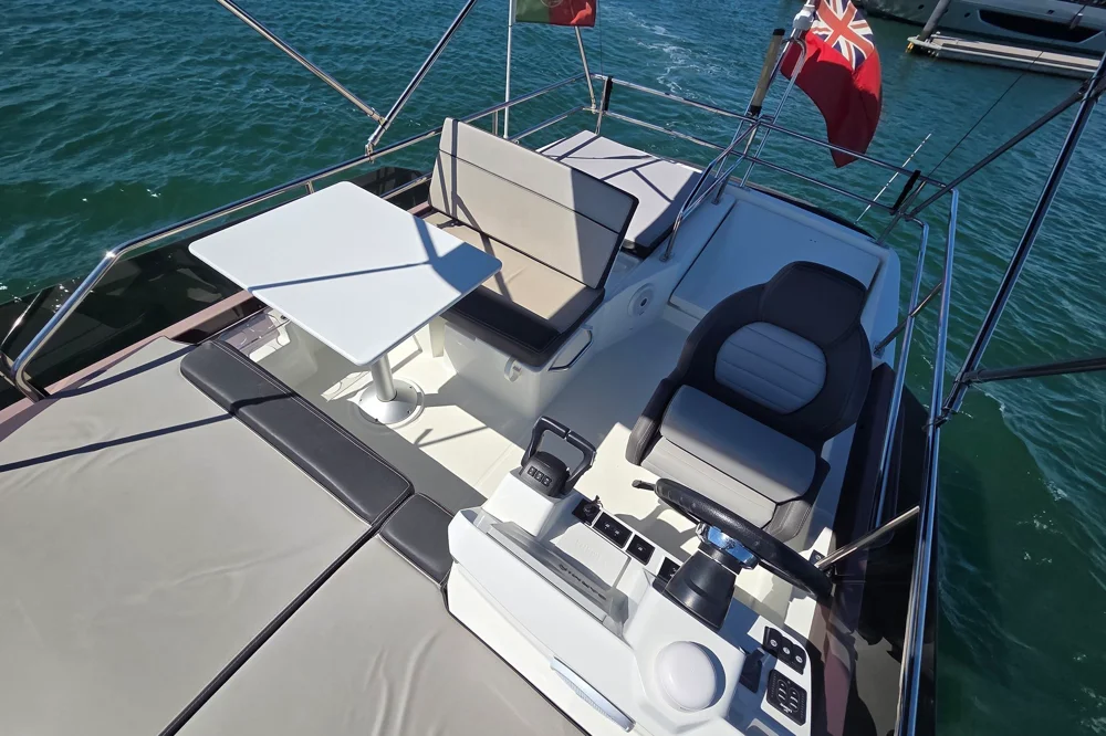 2022 Jeanneau Merry Fisher 1095 Fly for sale in Vilamoura, Portugal, photo 5 of 5