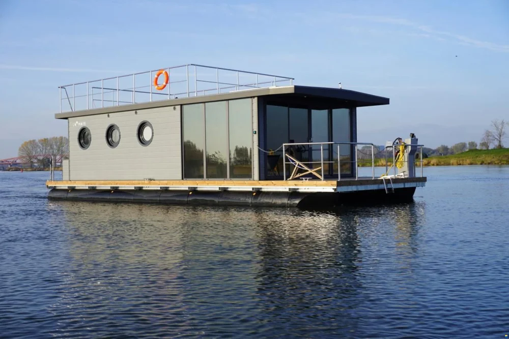 BoatPhoto.coverAlt
