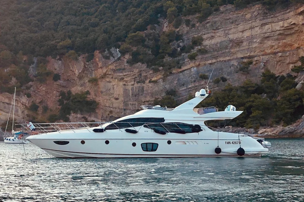 BoatPhoto.coverAlt