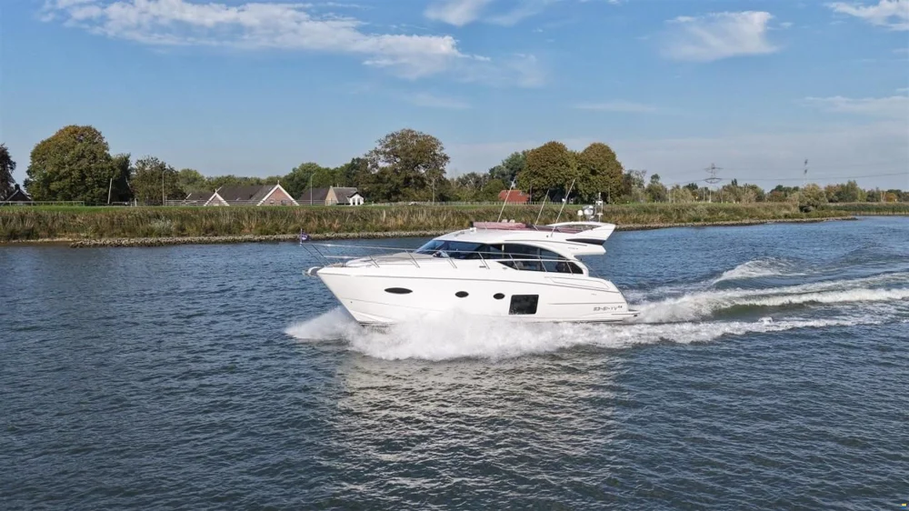 BoatPhoto.coverAlt