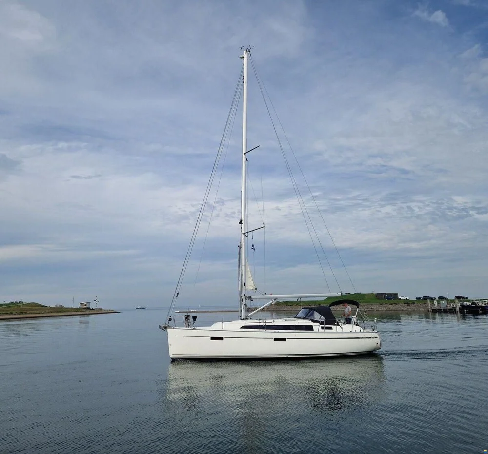 2015 Bavaria Yachtbau 37 for sale in The Netherlands, photo 3 of 5
