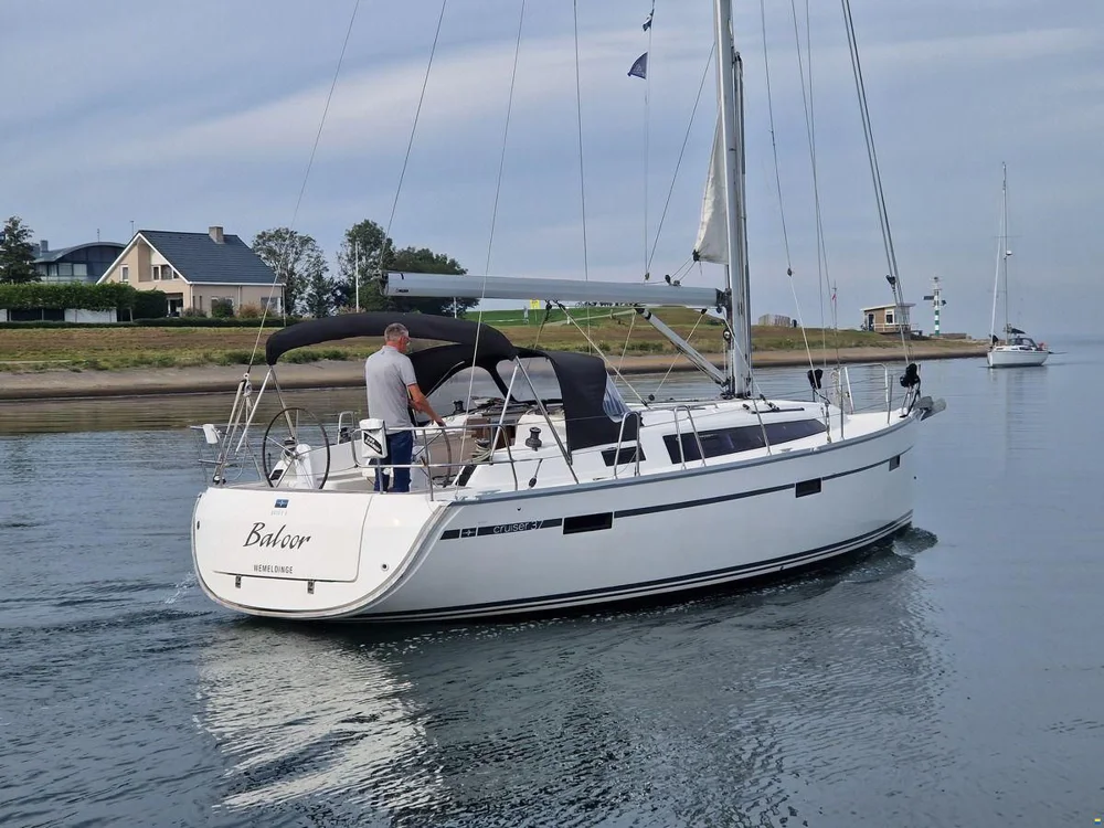 2015 Bavaria Yachtbau 37 for sale in The Netherlands, photo 4 of 5