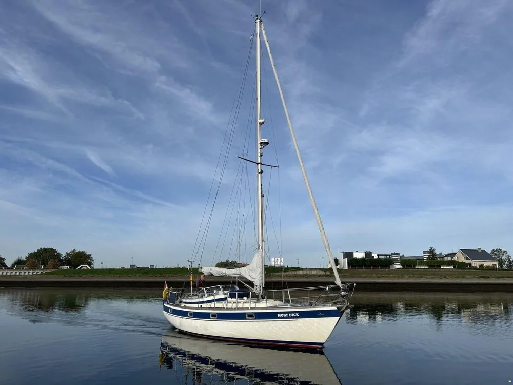 1988 Hallberg-Rassy 352 for sale in The Netherlands, photo 2 of 5