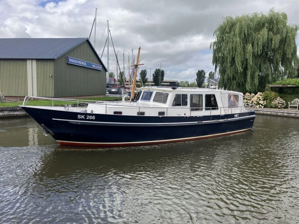BoatPhoto.coverAlt