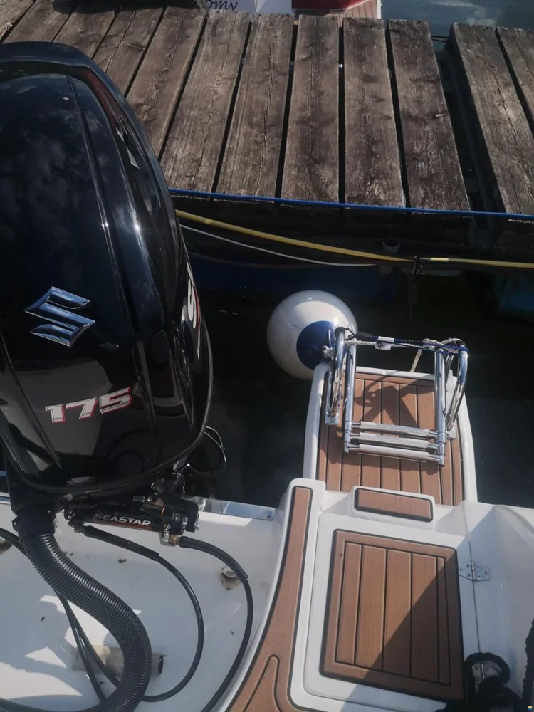 BoatPhoto.alt