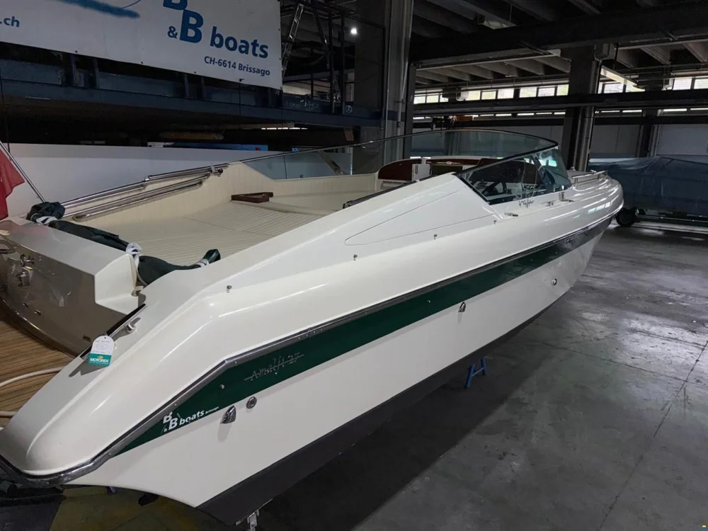 BoatPhoto.coverAlt