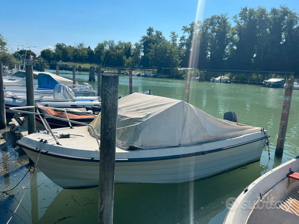 BoatPhoto.alt