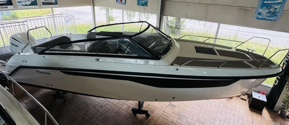 BoatPhoto.coverAlt