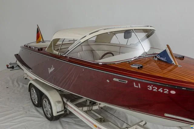 BoatPhoto.coverAlt