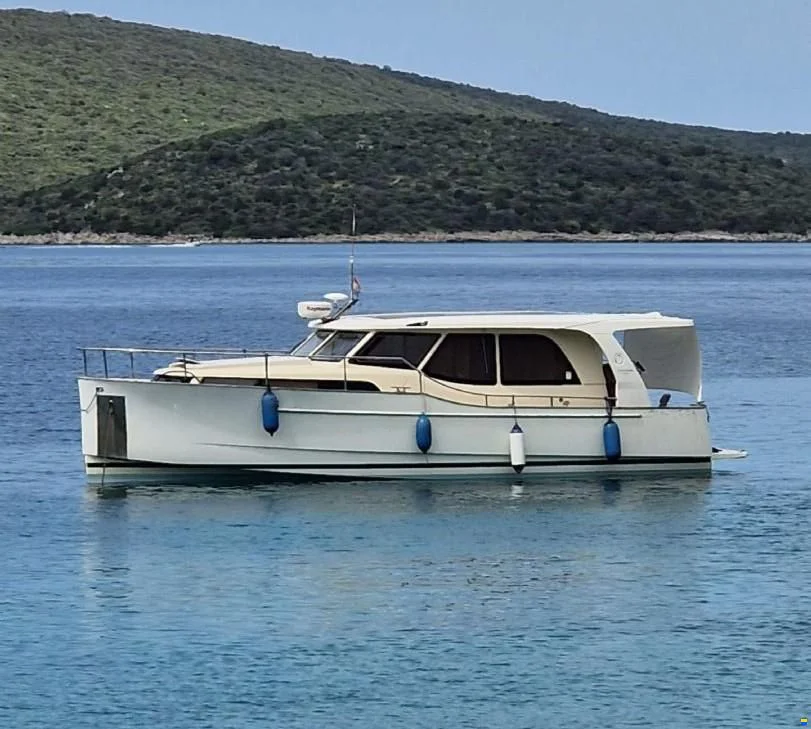BoatPhoto.coverAlt