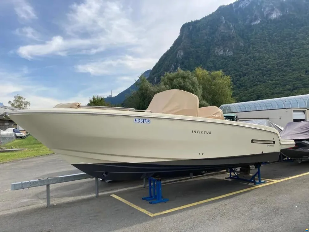BoatPhoto.coverAlt