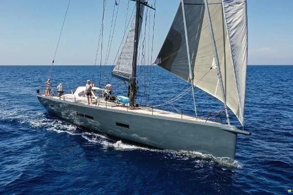 BoatPhoto.coverAlt