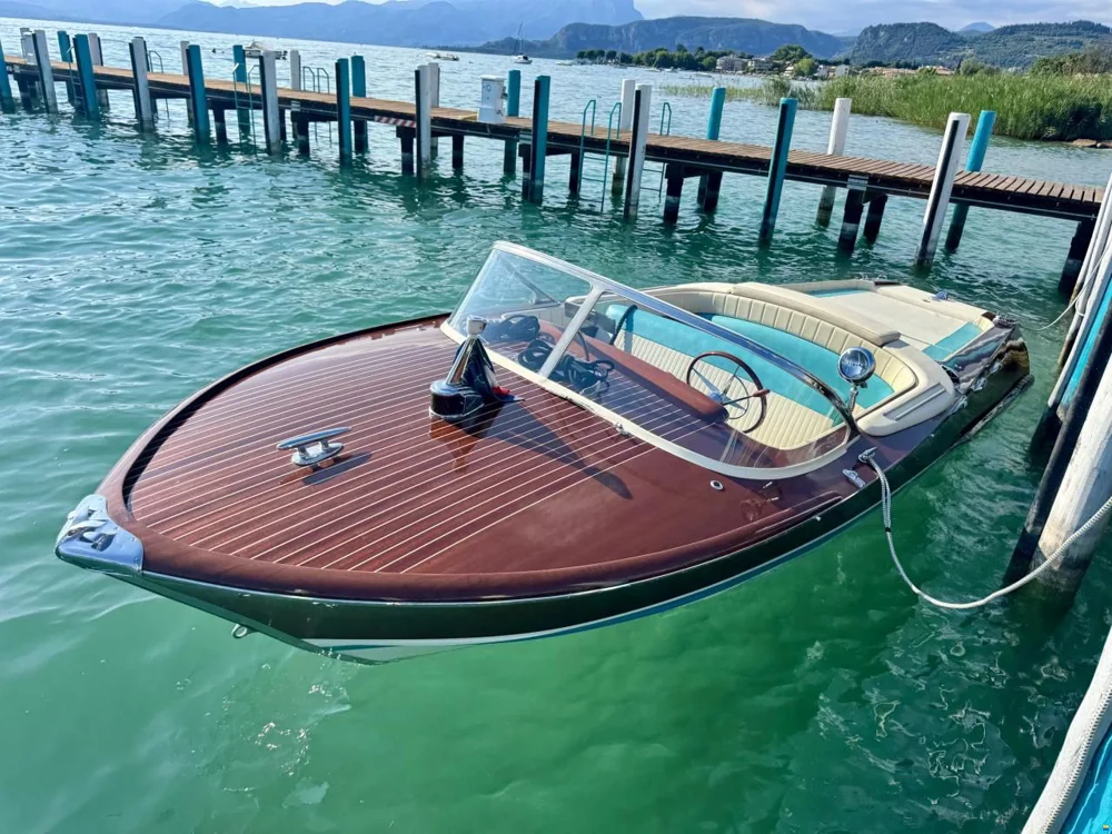 BoatPhoto.coverAlt