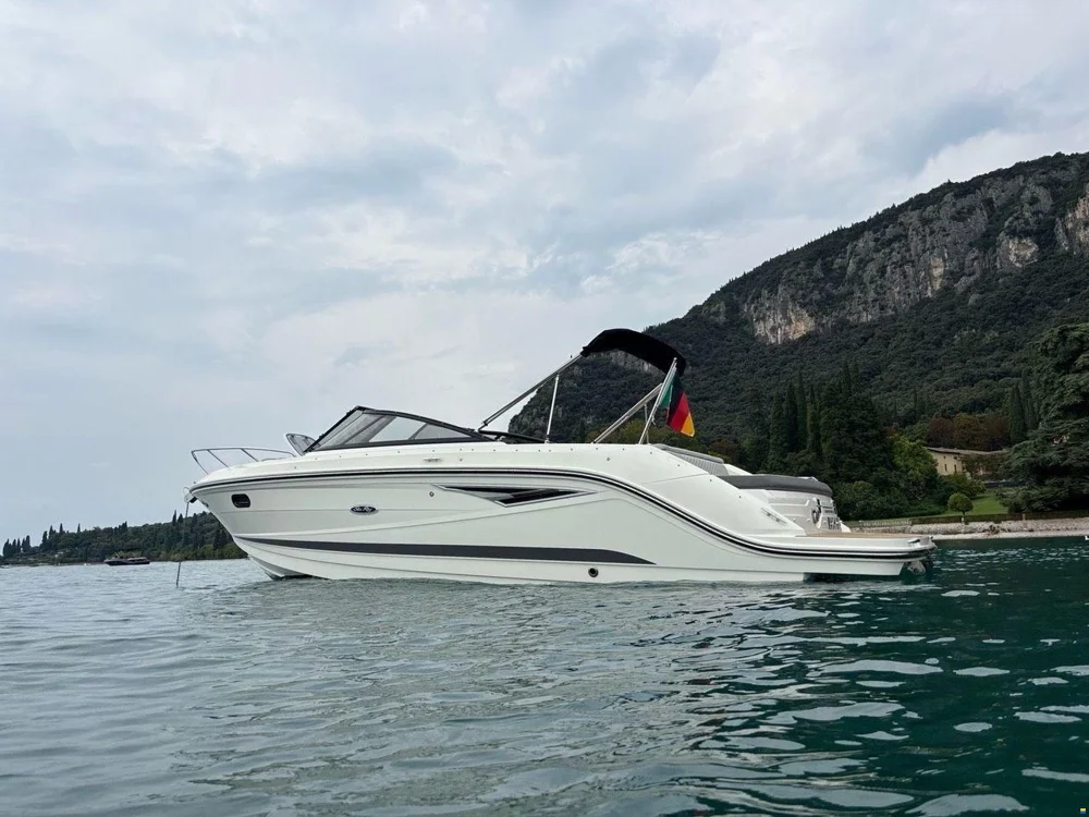 2021 Sea Ray 250 SunSport for sale in Berlin, Germany, photo 2 of 9