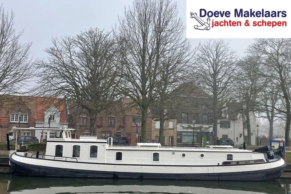 BoatPhoto.coverAlt