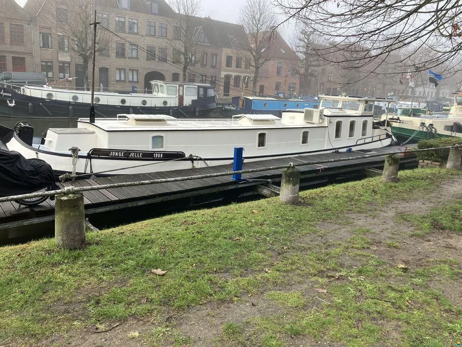BoatPhoto.alt