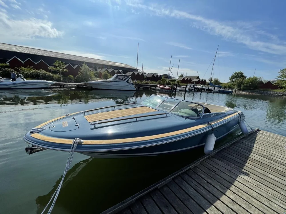 BoatPhoto.coverAlt
