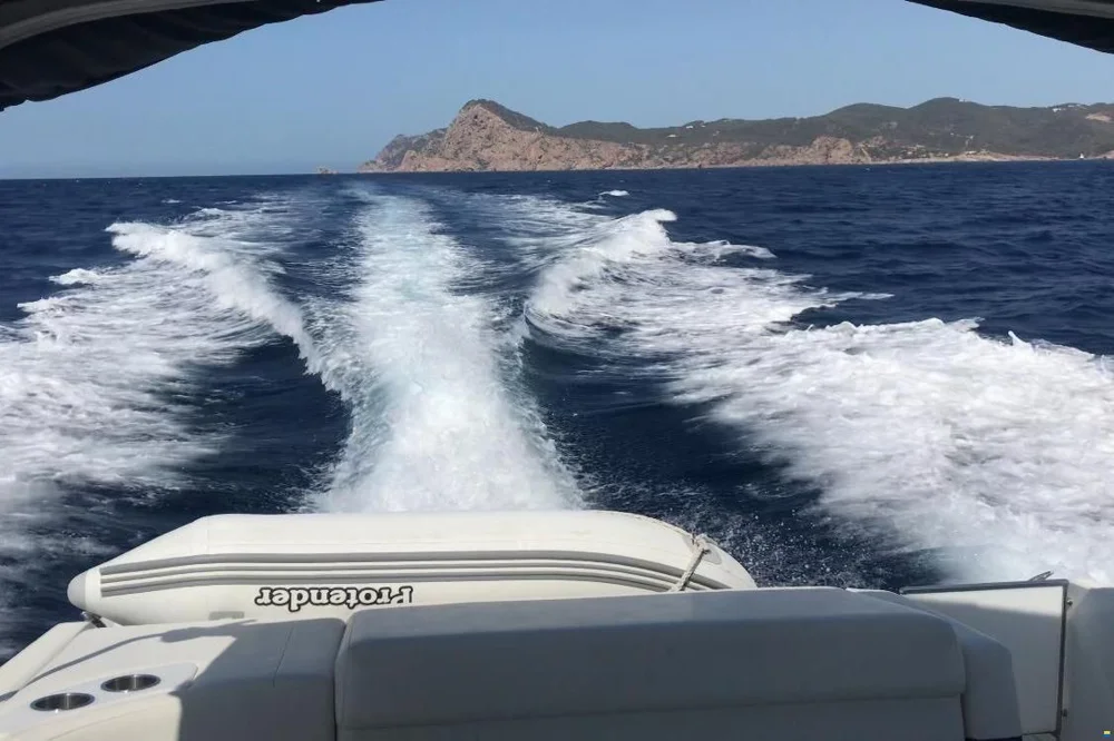 BoatPhoto.alt