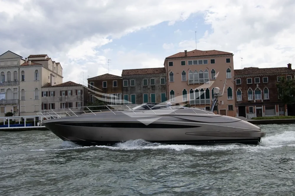 BoatPhoto.coverAlt