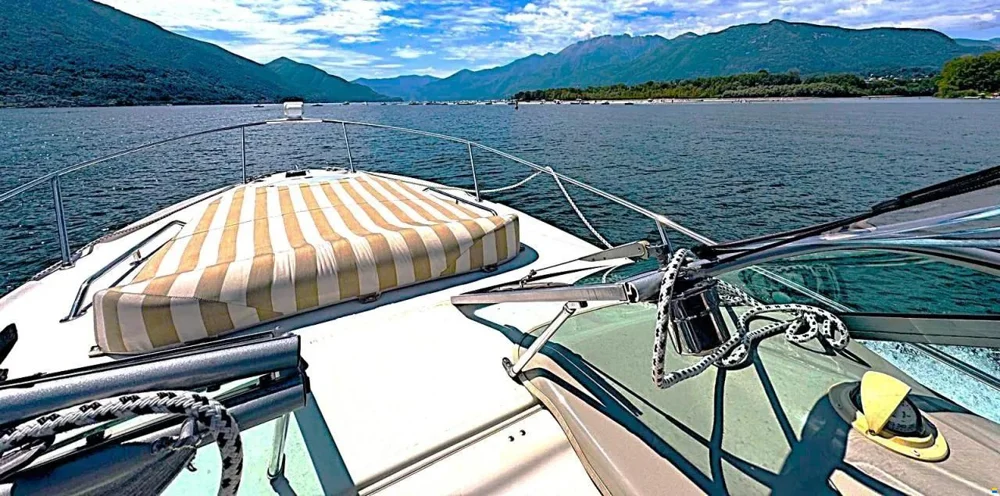 2010 Larson Boats 274 Cabrio for sale in Faoug, Switzerland, photo 2 of 5