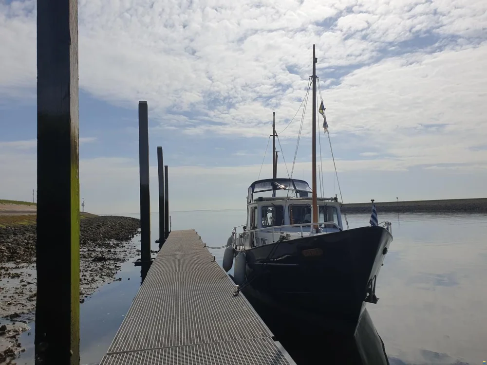 BoatPhoto.coverAlt