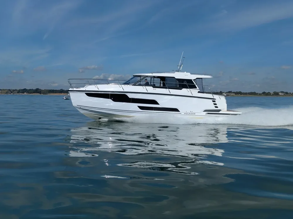 BoatPhoto.coverAlt