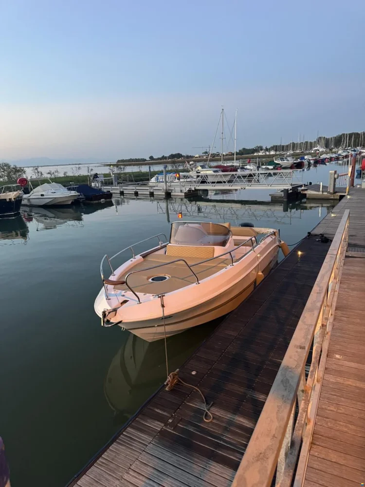BoatPhoto.coverAlt